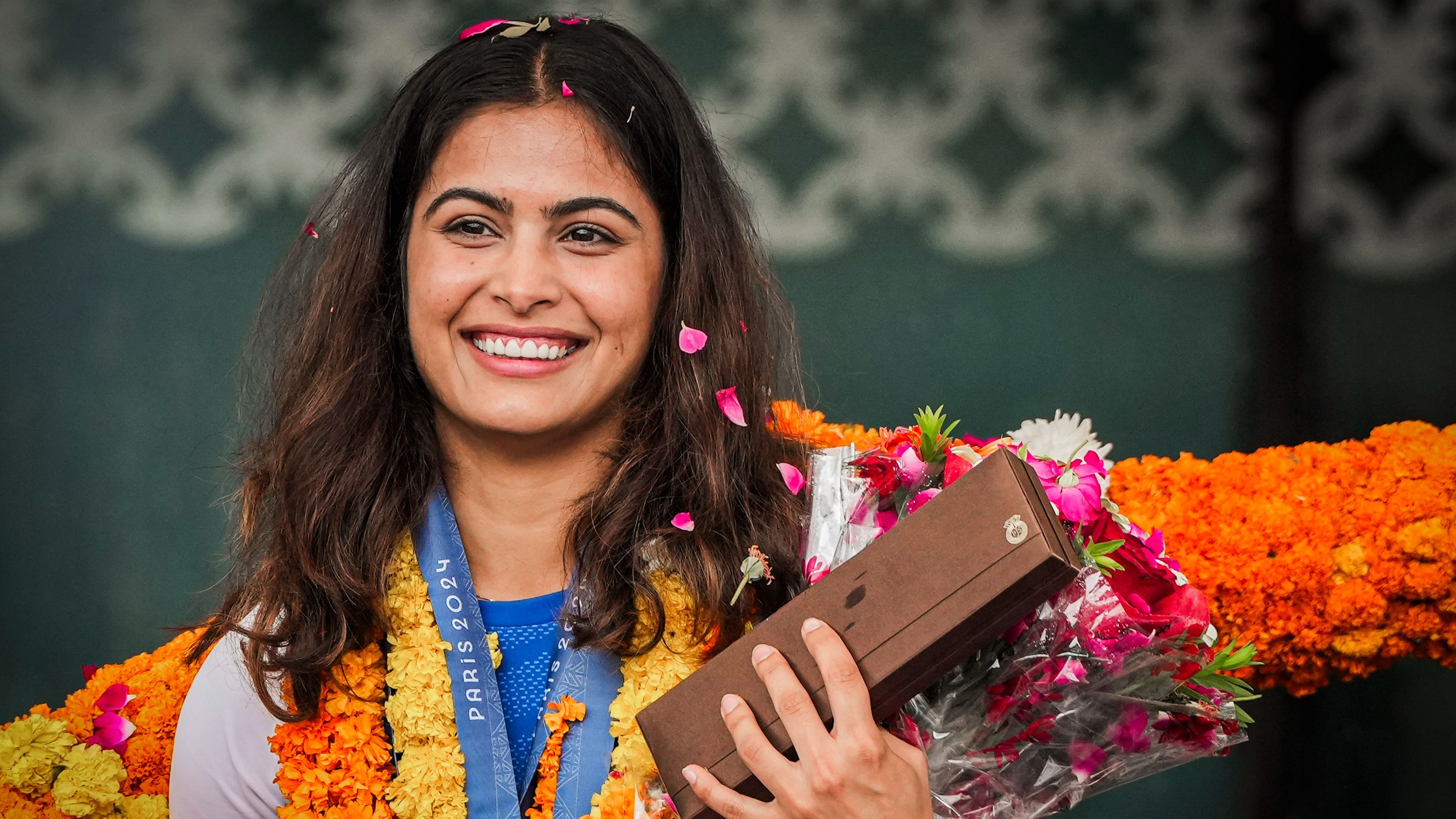 <div class="paragraphs"><p>Markswoman Manu Bhaker being welcomed upon her arrival at the airport, in New Delhi, Wednesday, Aug. 7, 2024.</p></div>